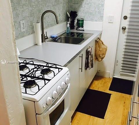 3rd image of 6944 Byron Ave APT 11