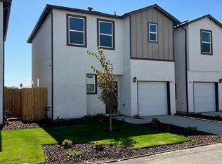 1075 Buena Vista Ln, Hanford, CA 93230