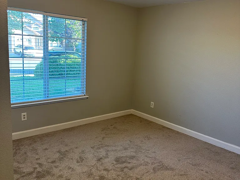 1861 Parkwood Dr — Photo 12