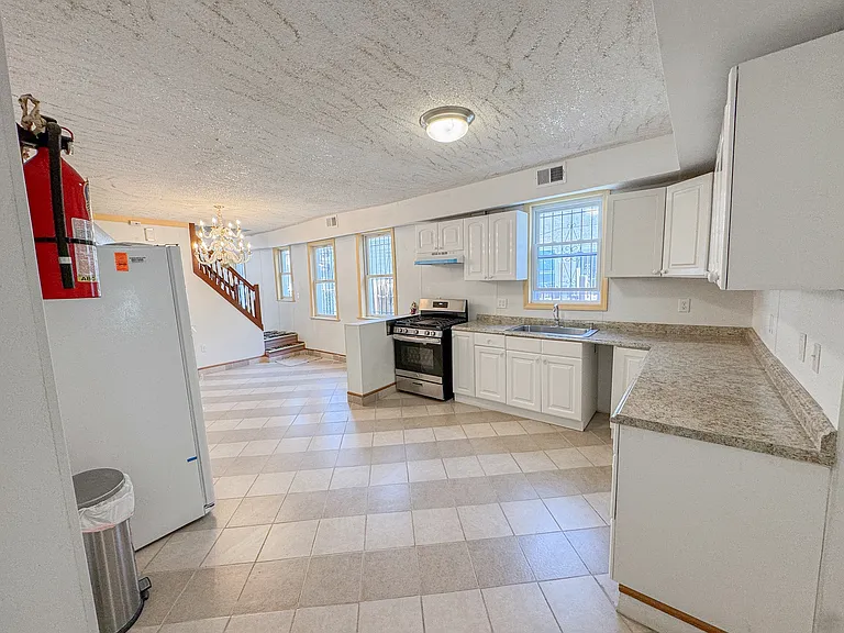 1104 Adriatic Ave — Photo 4