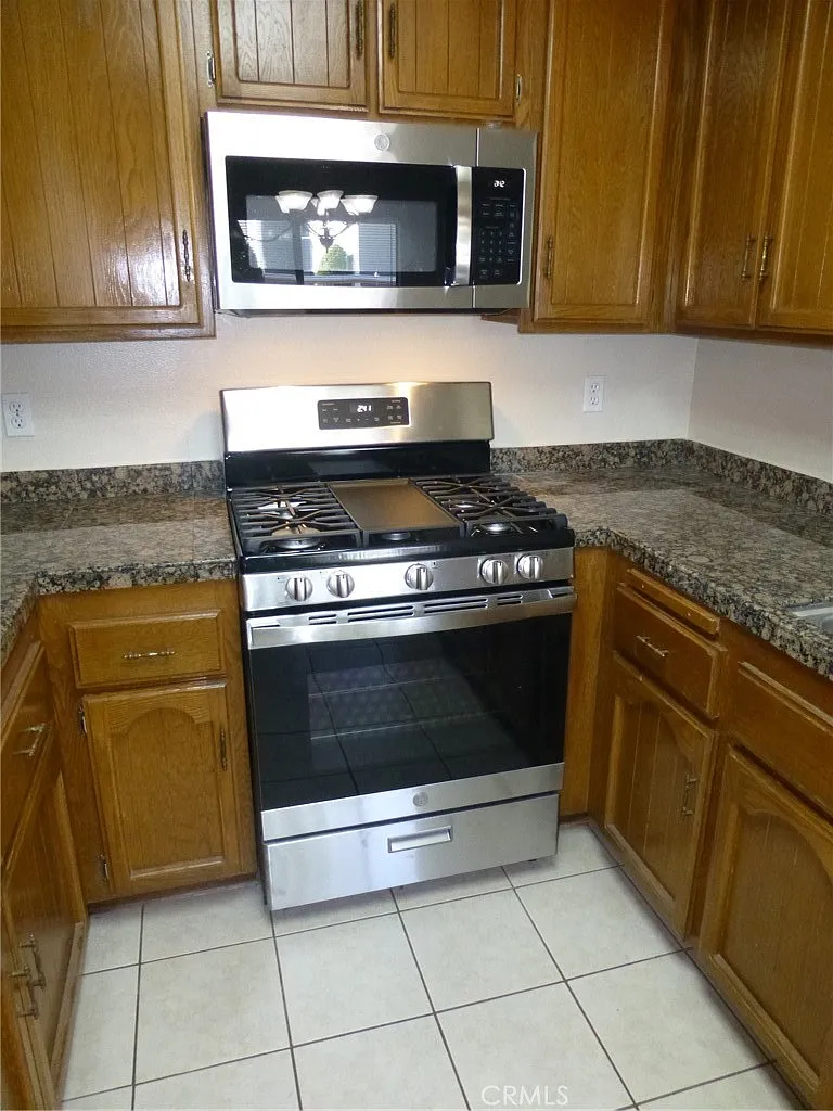 3 bed, 1165 sqft, $3,500 — Photo 4