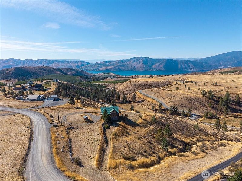 3rd image of 595 Chelan Trails Road