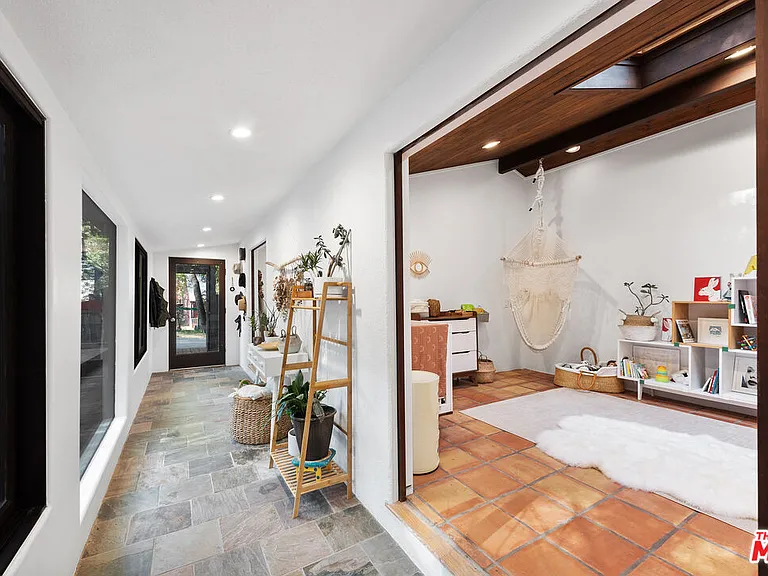 1362 Old Topanga Canyon Rd — Photo 23