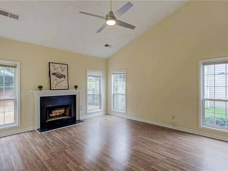 3924B Berwick Farm Dr — Photo 7