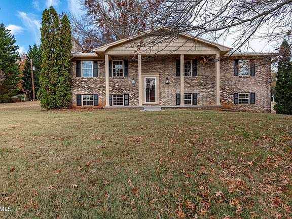 2nd image of 913 Windemere Cir