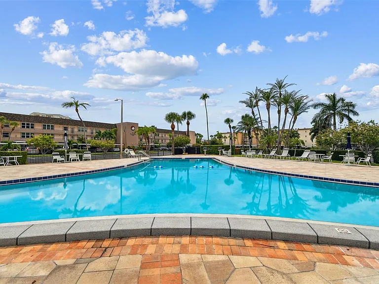 7600 Sun Island Dr S #204 — Photo 41