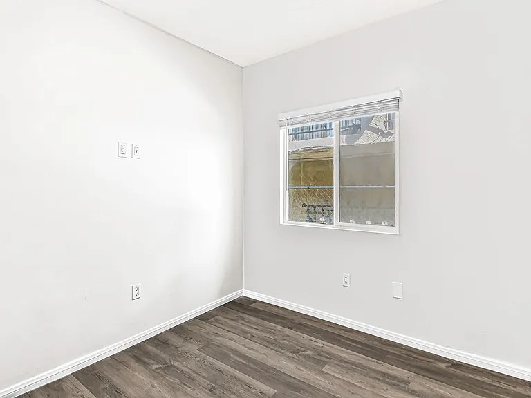 908 Martin Luther King Jr — Photo 17