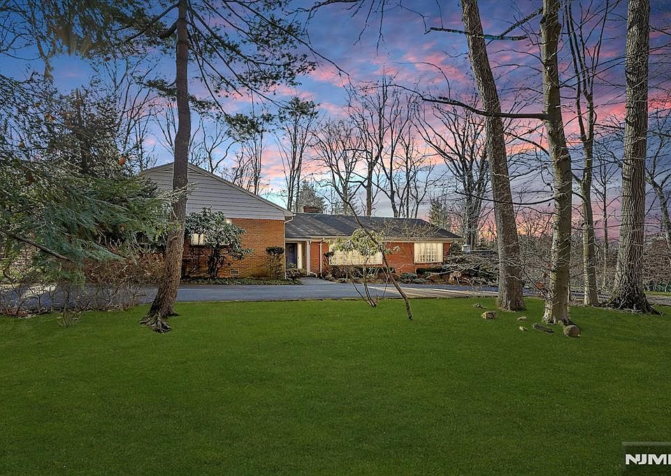 1st image of 32 Litchfield Way