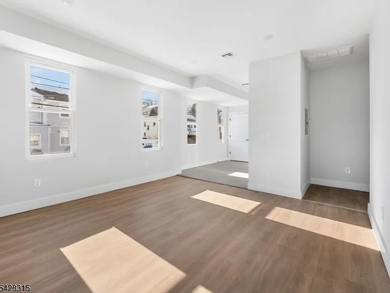 977 Sanford Ave #1 — Photo 5
