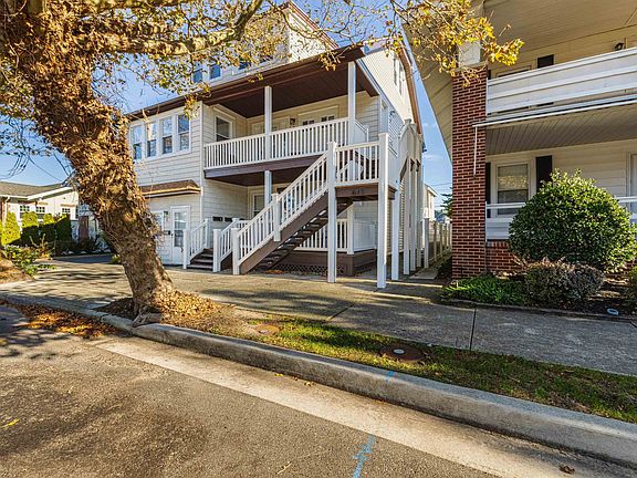 2nd image of 611 2nd St #4