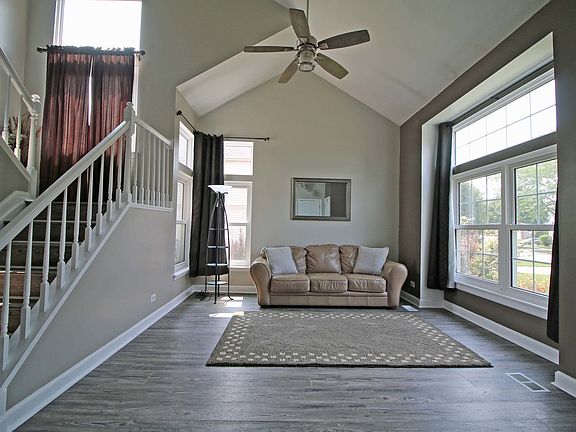 3rd image of 406 Harvard Ct