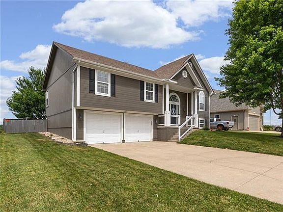 2nd image of 2339 NE Summerfield Dr