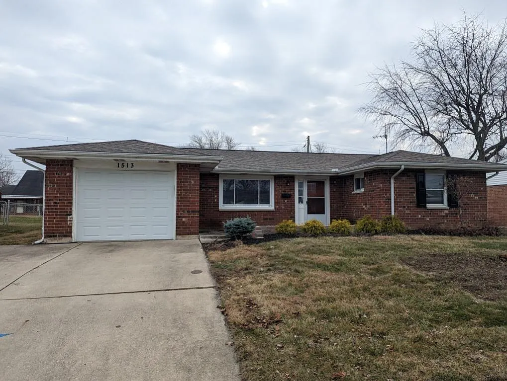 3 bed, 1.5 bath, 1124 sqft, $1,450 — Photo 1