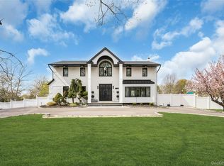 25 Quintree Lane, Melville, NY 11747