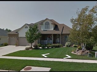 4215 Knoll Ridge Dr, Cedar Falls, IA 50613