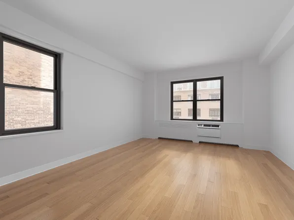 2 Tudor City Place image 3 of 7