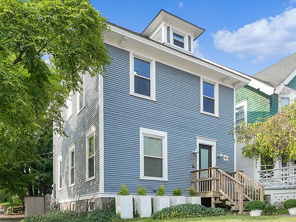 2nd image of 626 Michigan St NE