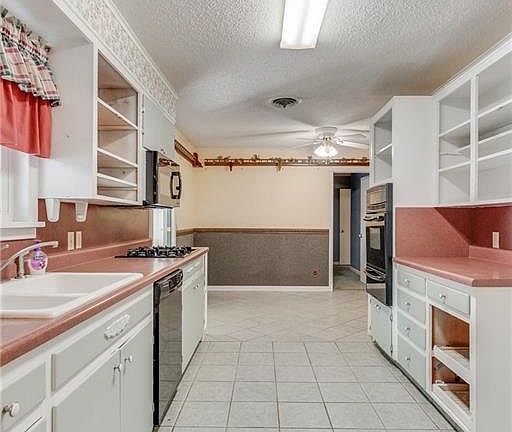 2nd image of 3257 Caroline Dr