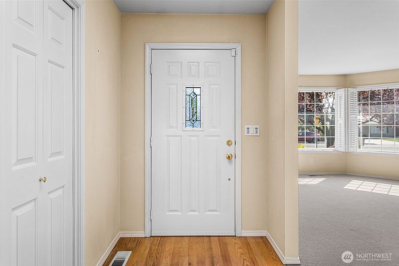 4th image of 606 S 56th Avenue
