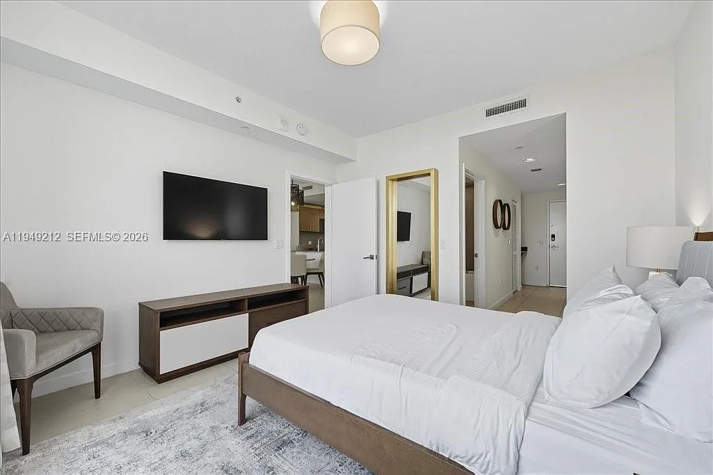 5350 Park Condo — Photo 4