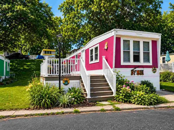 12600 Lake Ter #20, Charlevoix, MI 49720