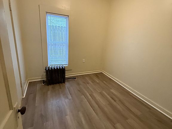 4th image of 731 Emerald Ave NE