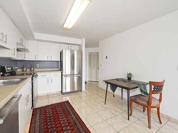 2nd image of 320 Avenue 1 #1B