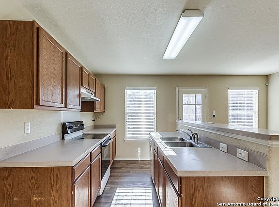 2nd image of 5215 Tomas Cir