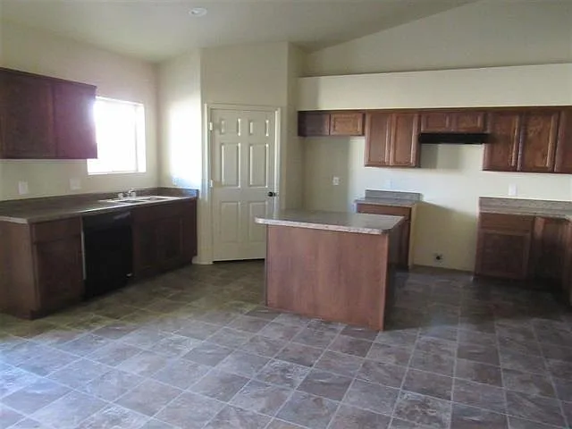 3031 S Ragen Dr — Photo 3