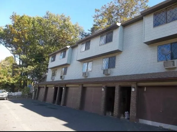 356 Waterville St APT 8, Waterbury, CT 06710