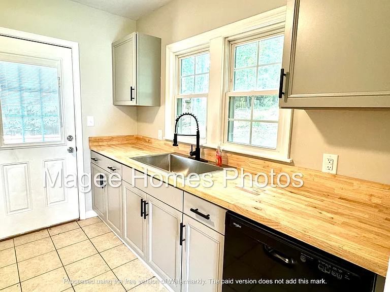 29 Salem Rd — Photo 2