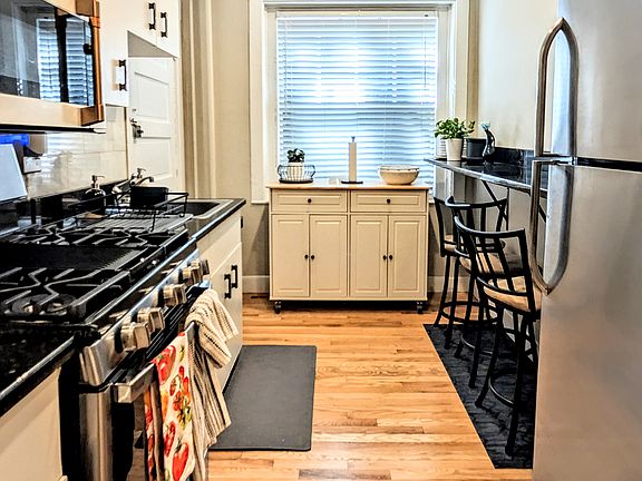 3rd image of 176 Winthrop Rd APT 3
