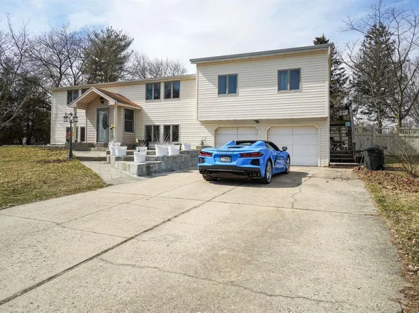 9 Freshman Lane, Stony Brook, NY 11790
