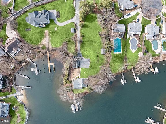 3rd image of 856 Imperial Rd