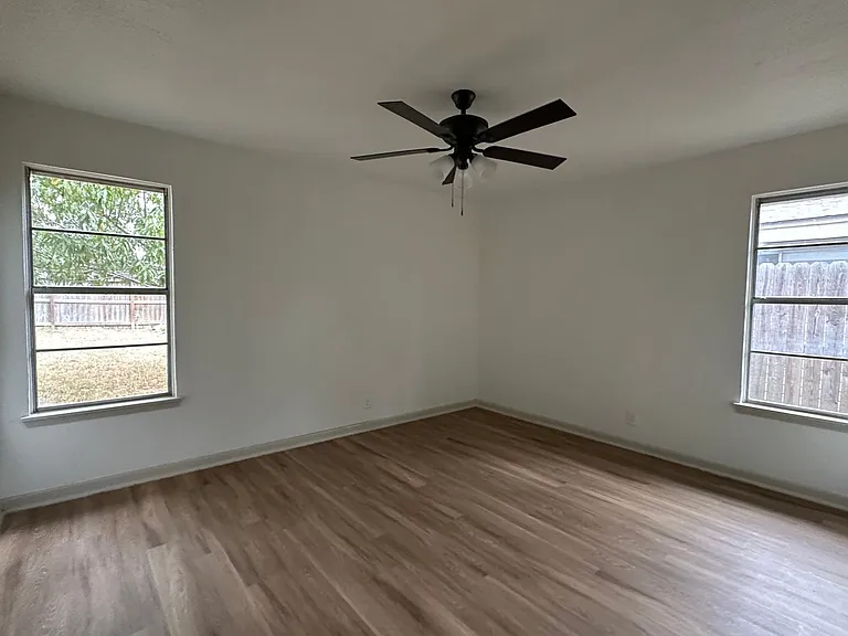 129 N Janin Cir — Photo 8