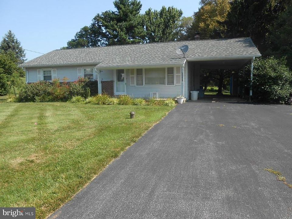 3 bedroom 1 1/2 bath rancher in the country