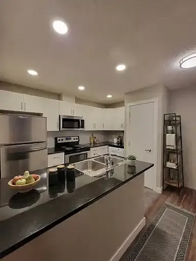 1 bed, 1.0 bath, 580 sqft, $1,425 — Photo 2