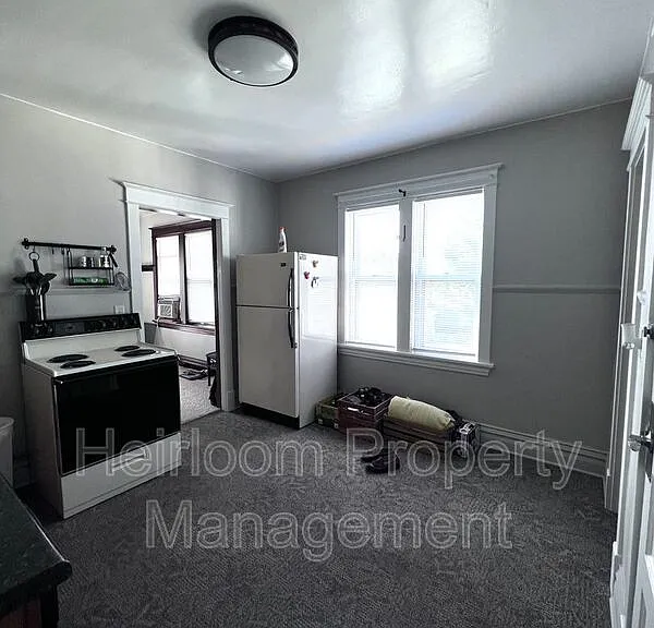 17 E 6th St #2 — Photo 5