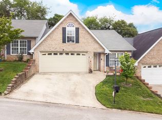 310 El Grande Ln, Lenoir City, TN 37771