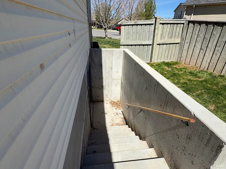 E Sioux St — Photo 8