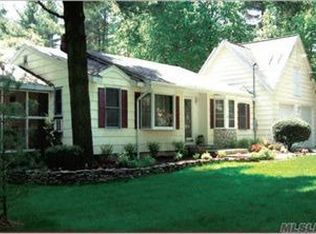 8 Rita Dr, Brentwood, NY 11717