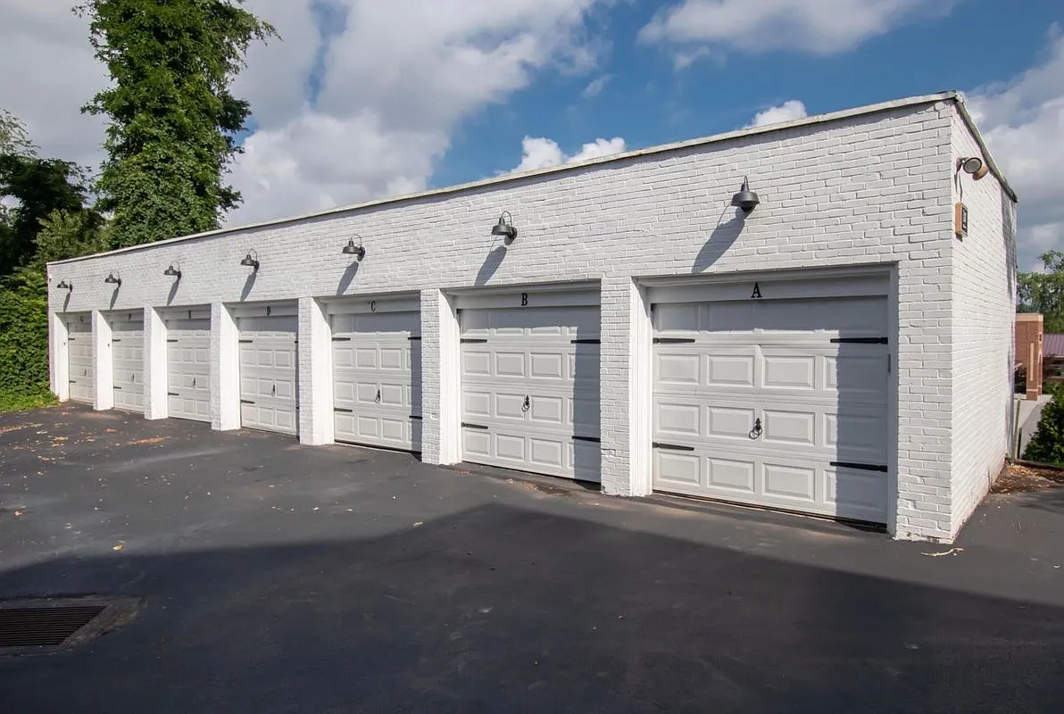 924 Maryland Ave — Photo 4