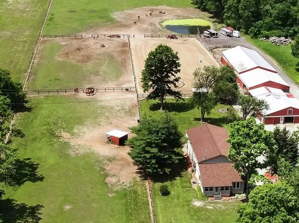 20144 Karr Rd, Belleville, MI 48111