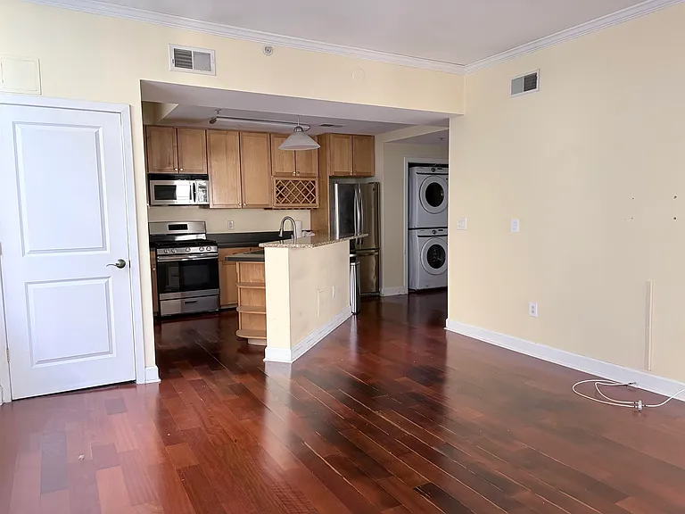 610 Newark St #5H — Photo 2