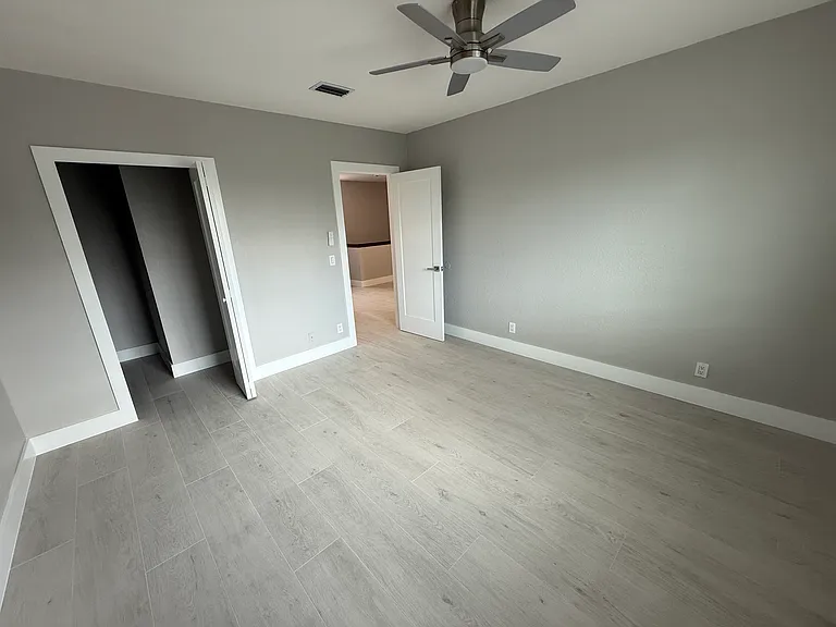 7035 Babcock Rd #B — Photo 5