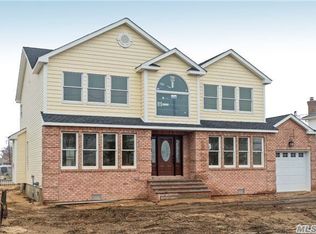 7 Jefferson Pl, Massapequa, NY 11758