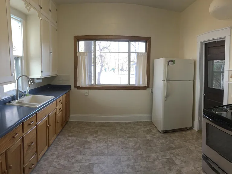 421 Teller Ave — Photo 6