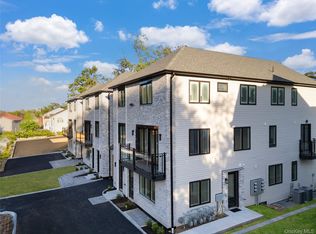 27 Ellish Parkway #103, Spring Valley, NY 10977