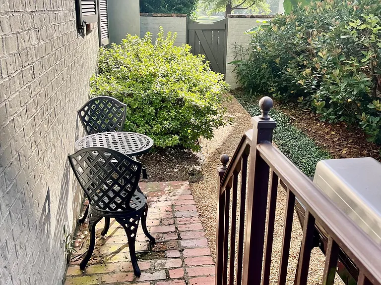 208 Eastpark St — Photo 22
