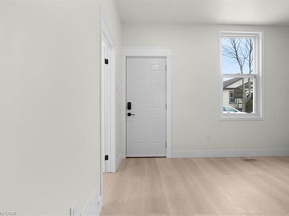 3rd image of 215 Ray St N
